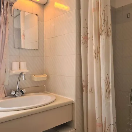 Spacieux Studio-cabine Avec Mezzanine, Terrasse Et Piscine Commune - Cap D'agde - Fr-1-249-395 Apartamento *